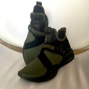 Women’s Athletic Shoes